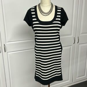 Philosophy Dress Size M B/W Stripe • deep scoop neck • cute style